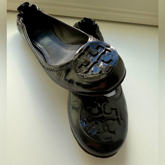 EUC Tory Burch Shoes | Tory Burch Patent Leather Flats | Color: BLACK | Size: 9 - Picture 1 of 10